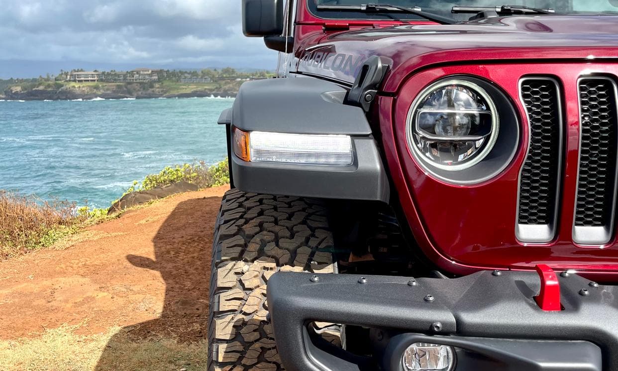 Picture of the car https://kauairentalcarsphotos.s3.us-west-2.amazonaws.com/jeepWranglerUnlimited2022_17/image17.jpg