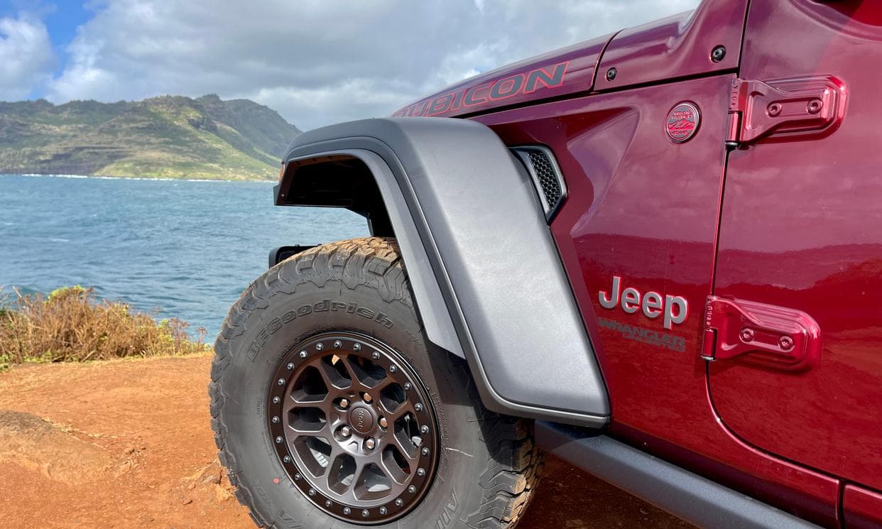 Picture of the car https://kauairentalcarsphotos.s3.us-west-2.amazonaws.com/jeepWranglerUnlimited2022_17/image3.jpg